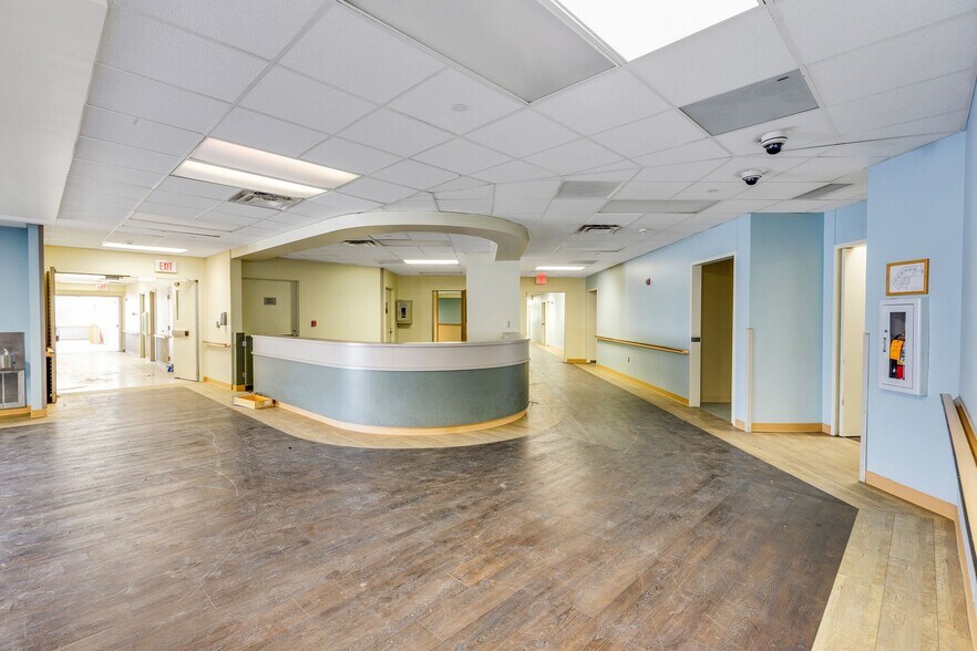 5121 Raytown Rd, Kansas City, MO à vendre - Photo intérieure – Image 2 sur 6