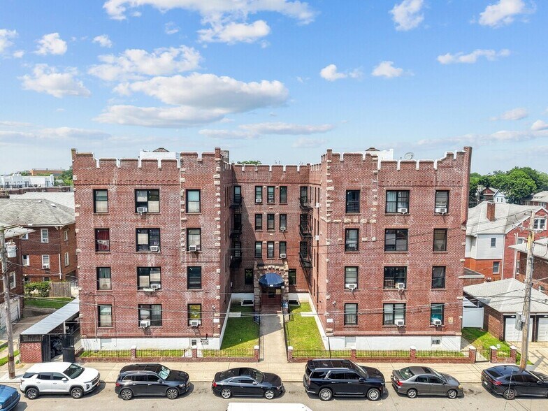 910 Dinsmore Ave, Far Rockaway, NY à vendre - Photo principale – Image 1 sur 19