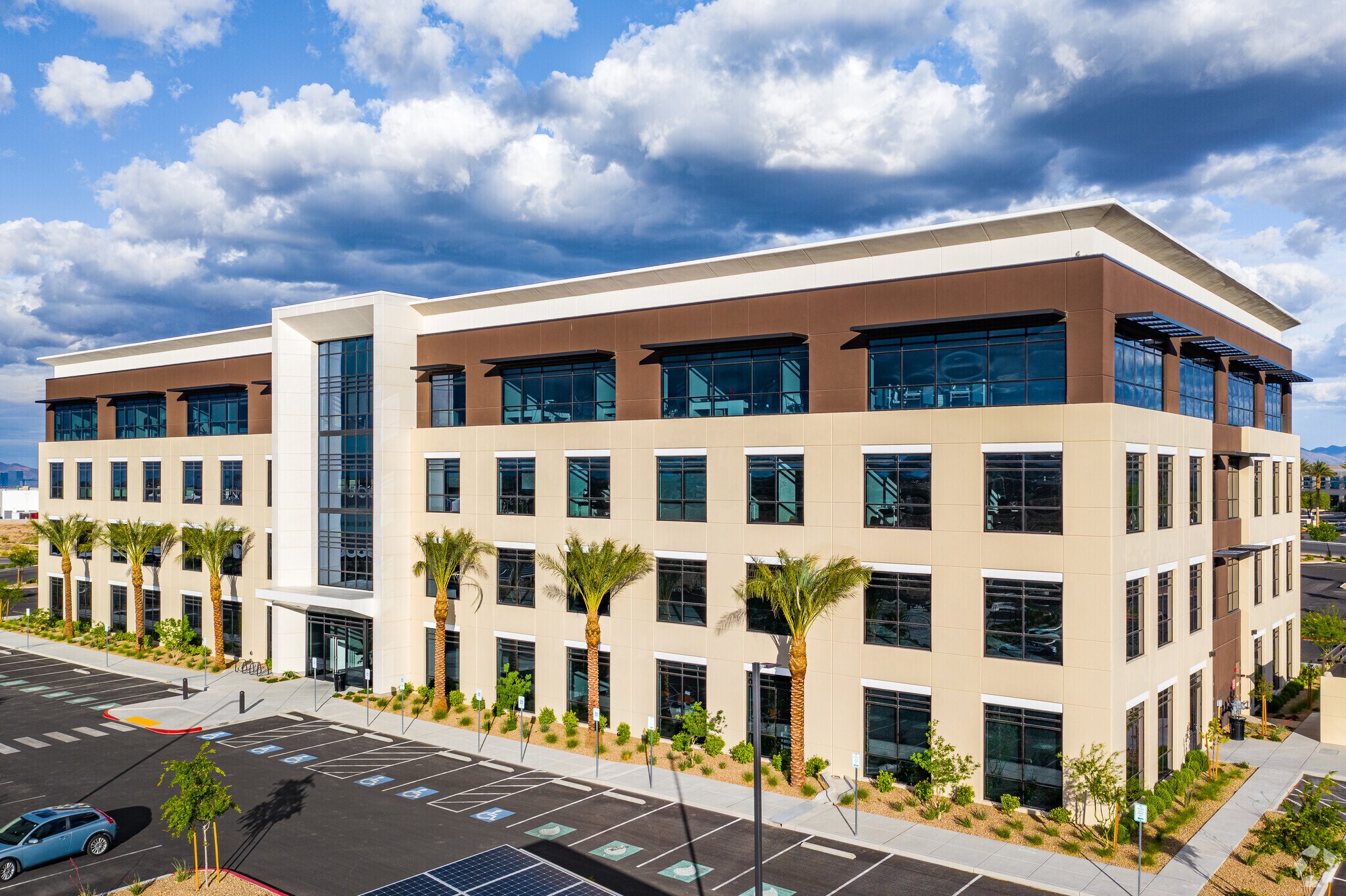 8400 W Sunset Rd, Las Vegas, NV à louer Photo principale– Image 1 sur 6