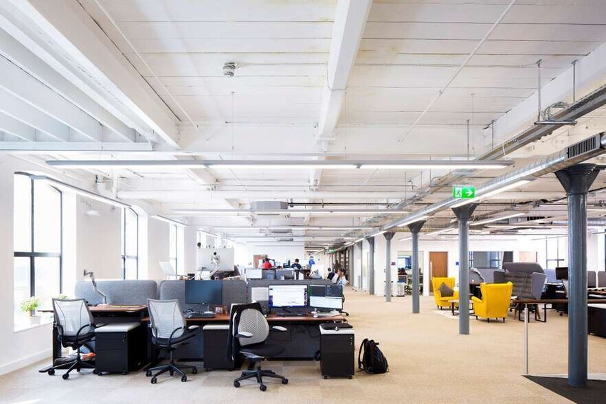 40 Linenhall St, Belfast à louer - Photo de l’immeuble – Image 3 sur 6