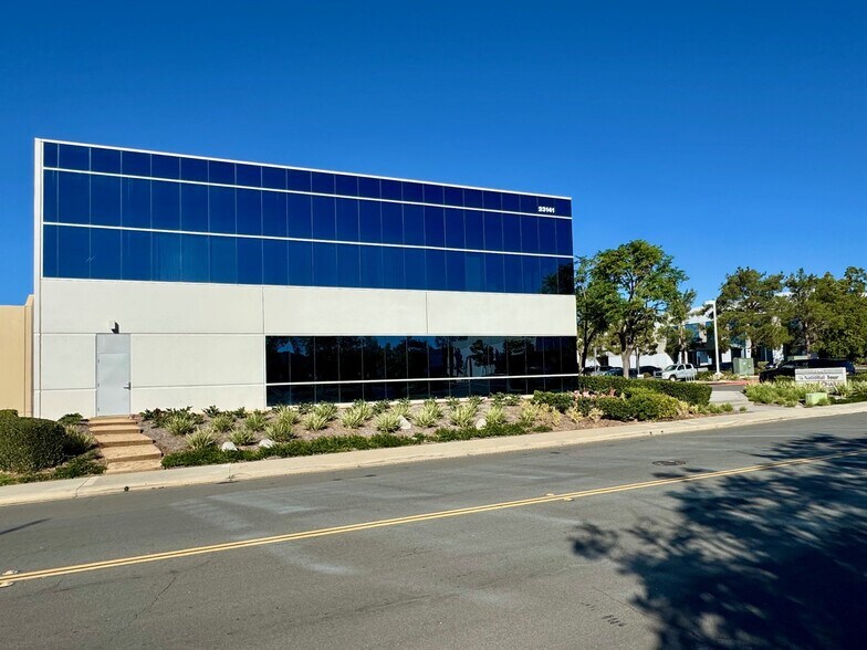 23141 Arroyo Vista, Rancho Santa Margarita, CA à louer - Photo de l’immeuble – Image 2 sur 11