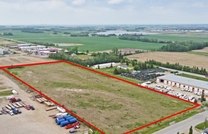 105 Clearskye Way, Red Deer County, AB à vendre - Aérien – Image 1 sur 3