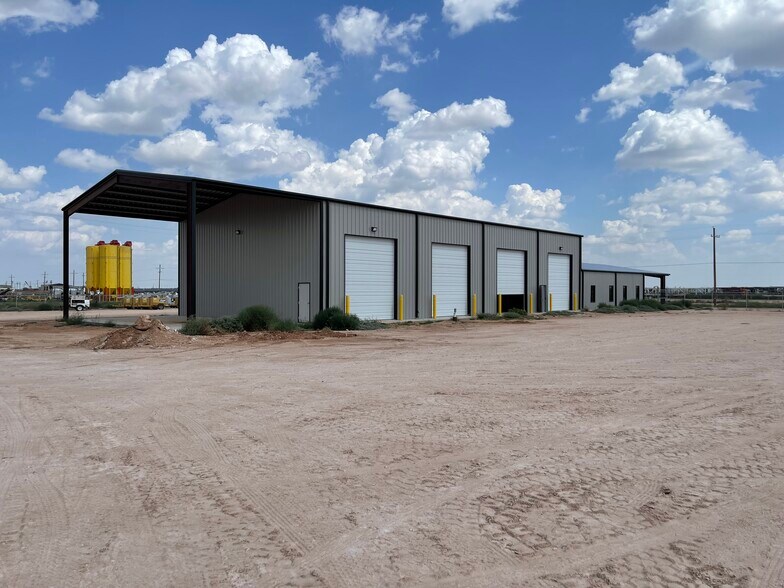 5822 W County Rd 123, Midland, TX à louer - Photo de l’immeuble – Image 2 sur 21