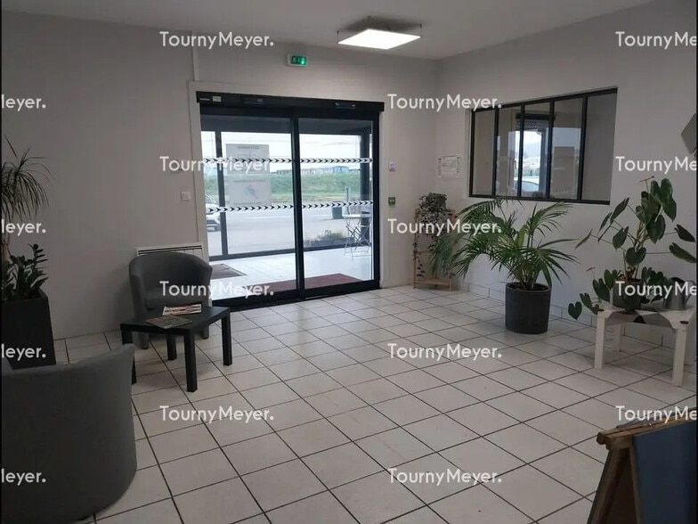 Local d’activités dans Brest à louer - Hall d’entrée – Image 3 sur 8