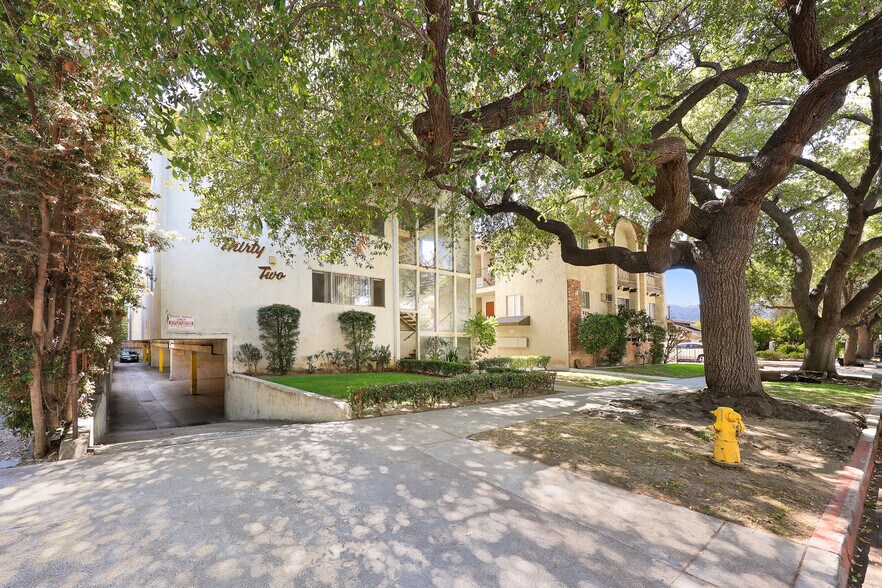 332 Riverdale Dr, Glendale, CA à vendre - Photo de l’immeuble – Image 3 sur 44