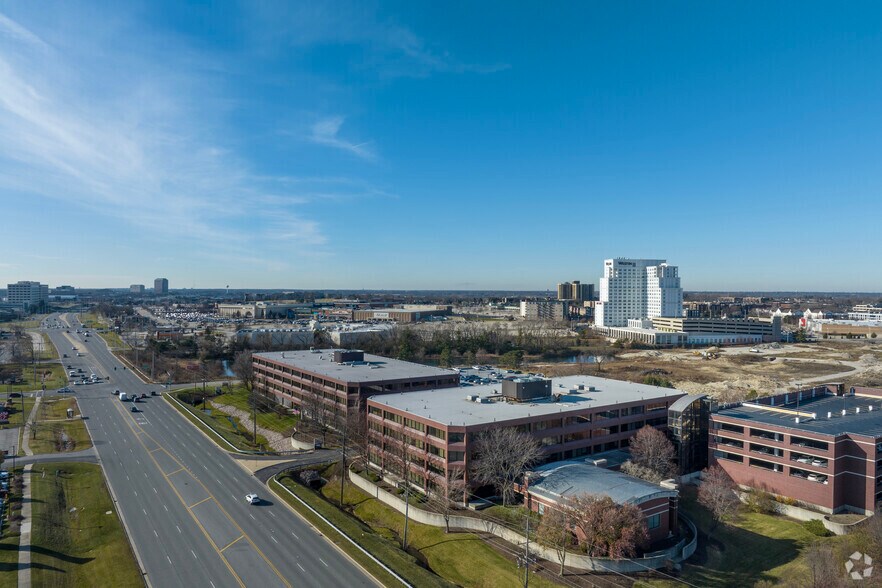 720 E Butterfield Rd, Lombard, IL à louer - Aérien – Image 3 sur 10