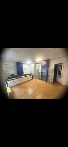 Local commercial dans Paris à louer - Photo de l’immeuble – Image 3 sur 3