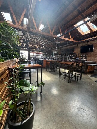 Plus de détails pour 208 S Coast Hwy, Oceanside, CA - Local commercial à louer