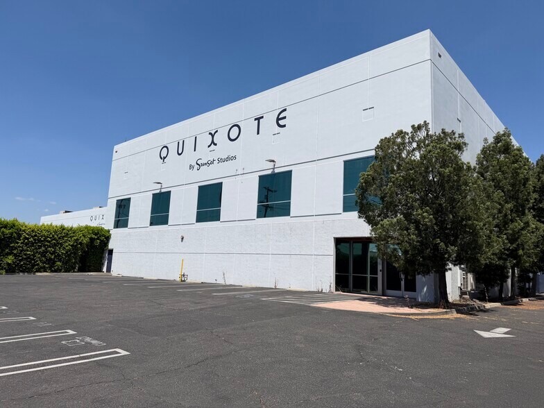 13927 Saticoy St, Panorama City, CA à louer - Photo de l’immeuble – Image 2 sur 39