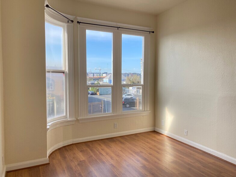 1136 E 12th St, Oakland, CA à vendre - Photo de l’immeuble – Image 3 sur 21