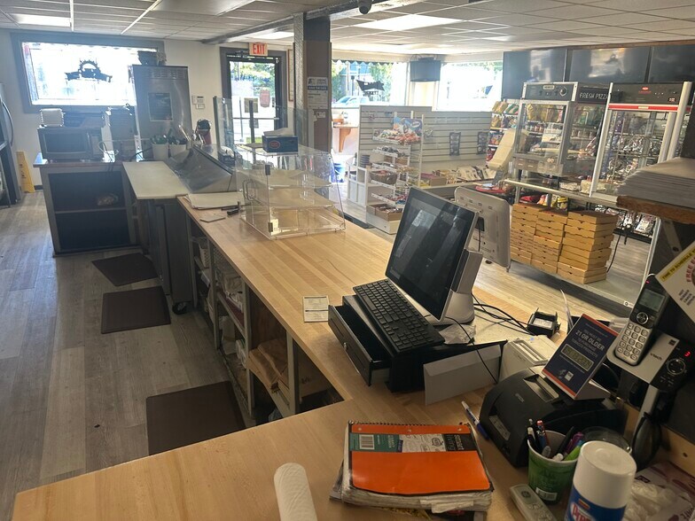 2 Chadborne Rd, Sebago Lake, ME à vendre - Photo de l’immeuble – Image 3 sur 10