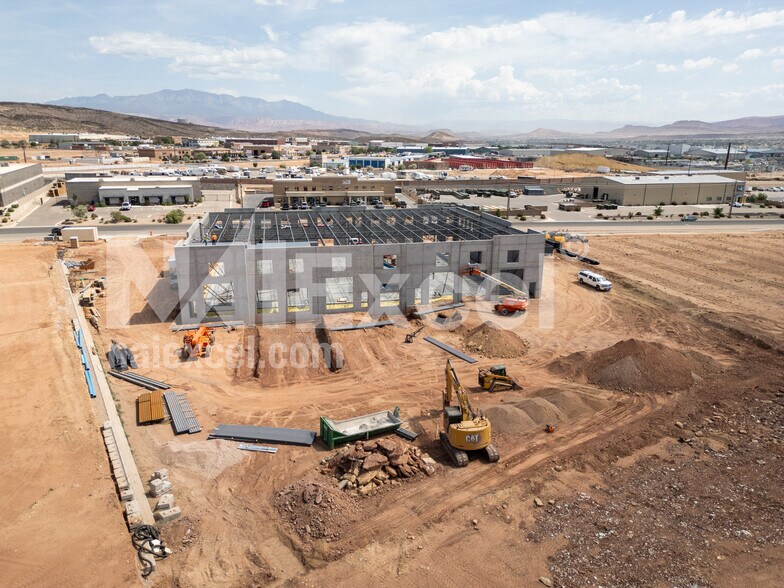 744 Enterprise dr, St George, UT à louer - Photo de l’immeuble – Image 3 sur 5