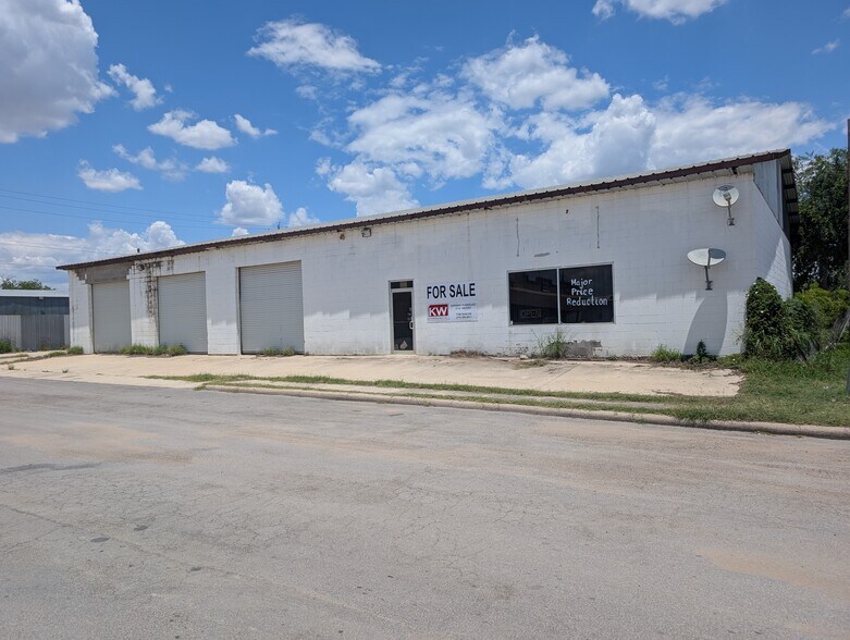101 W Alamo St, Carrizo Springs, TX à vendre - Photo de l’immeuble – Image 2 sur 4
