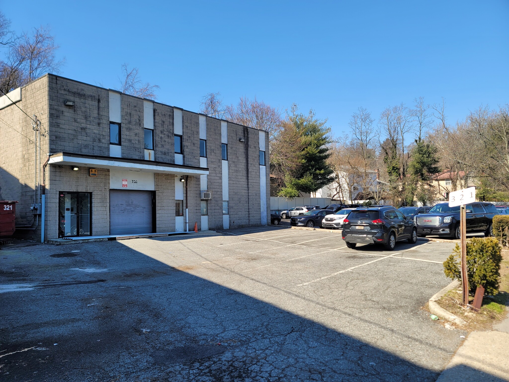 319-321 E Shore Rd, Great Neck, NY à louer Photo de l’immeuble– Image 1 sur 11