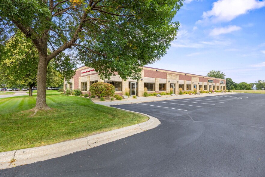 990 Elm St E, Annandale, MN à louer - Photo de l’immeuble – Image 1 sur 11