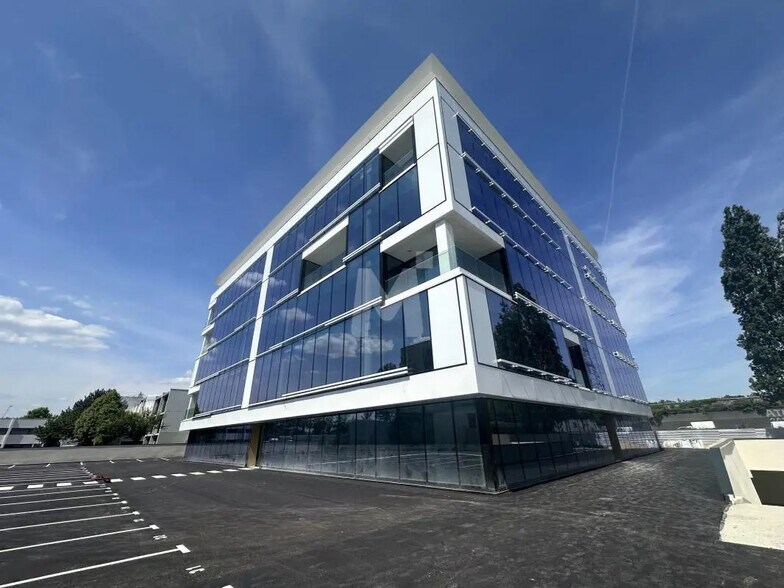 Bureau dans Évry-Courcouronnes à louer - Photo de l’immeuble – Image 3 sur 13
