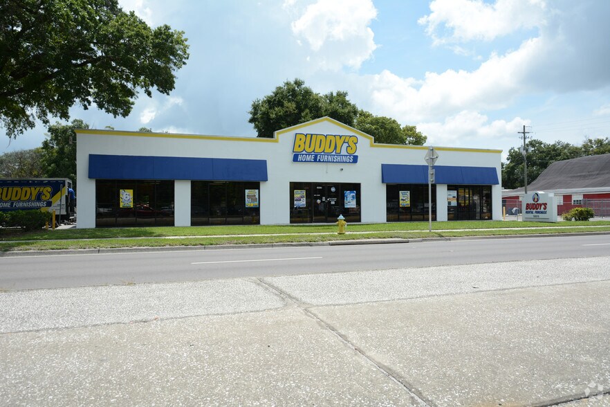 10015 N Nebraska Ave, Tampa, FL à louer - Photo de l’immeuble – Image 2 sur 3