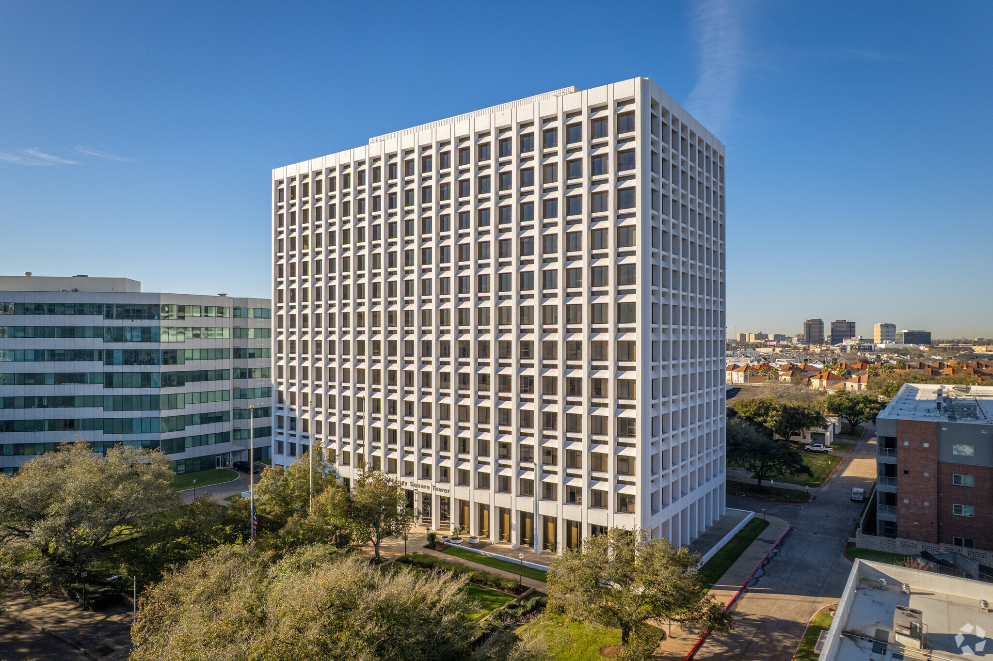 6200 Savoy Dr, Houston, TX à louer Photo de l’immeuble– Image 1 sur 25
