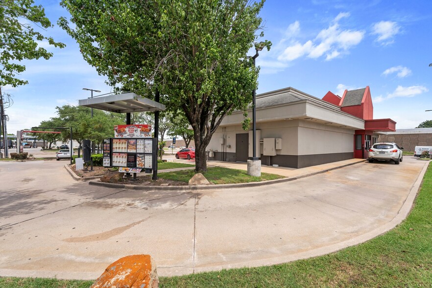 2277 W Sam Houston Pky N, Houston, TX à vendre - Photo de l’immeuble – Image 3 sur 8
