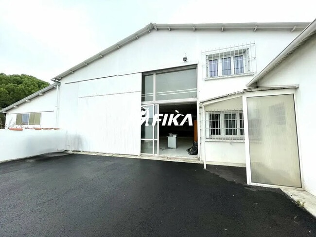 Plus de détails pour Local d'activités à louer