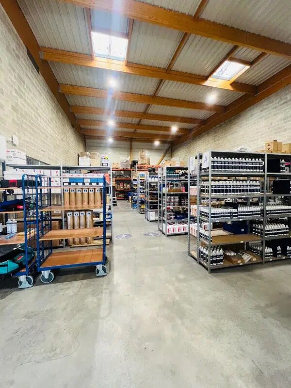 Plus de détails pour 20 Rue Du Maréchal De Lattre De Tassigny, Élancourt - Bureau, Local d'activités à louer