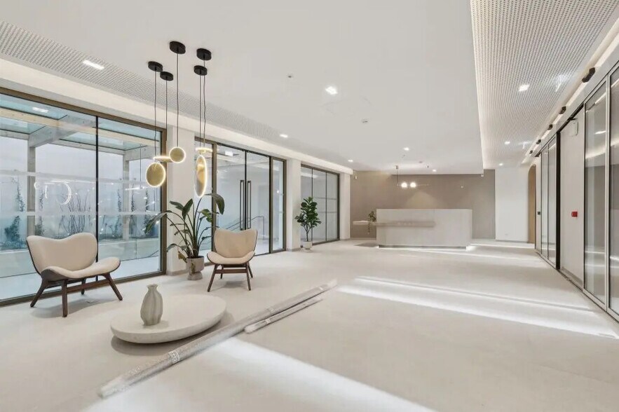 122 Rue La Boétie, Paris à louer - Photo de l’immeuble – Image 2 sur 8