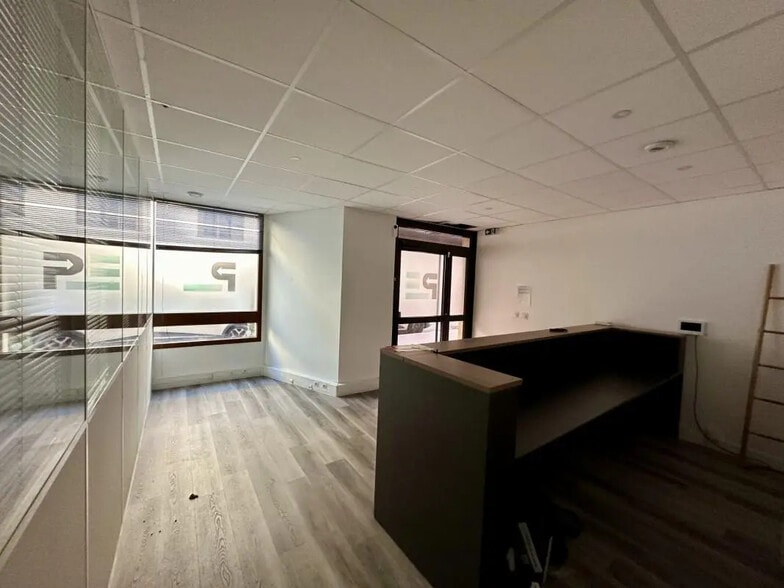 Local commercial dans Levallois-Perret à louer - Photo de l’immeuble – Image 2 sur 8