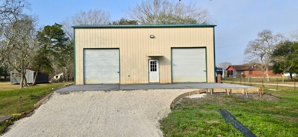 1826 FM 646 Rd N, Santa Fe, TX à louer - Photo de l’immeuble – Image 2 sur 5