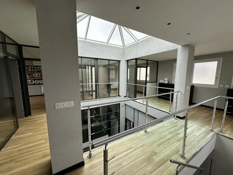 Bureau dans Saint-Maur-des-Fossés à louer - Photo de l’immeuble – Image 1 sur 5