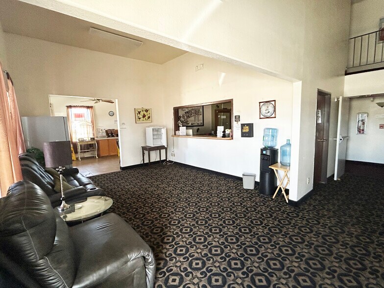 1025 E 4th St, Ainsworth, NE à vendre - Photo de l’immeuble – Image 3 sur 17