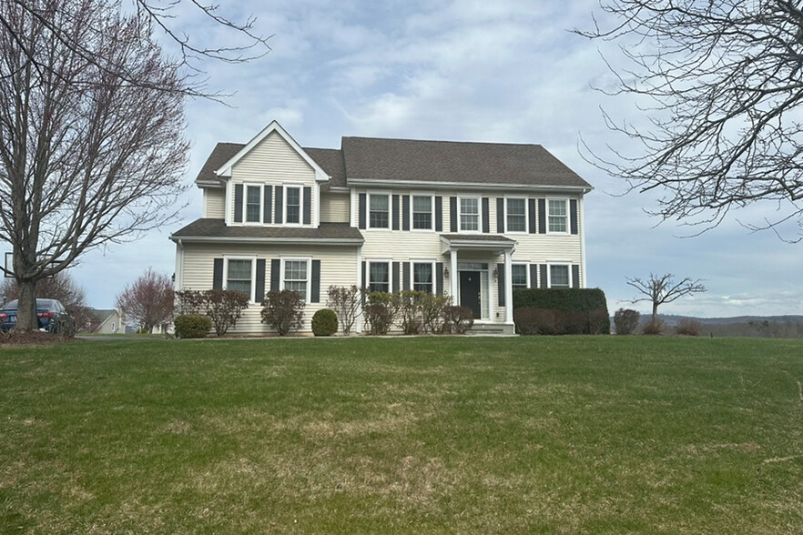 4 Augusta Ct, Monroe, NY à vendre - Photo principale – Image 1 sur 3