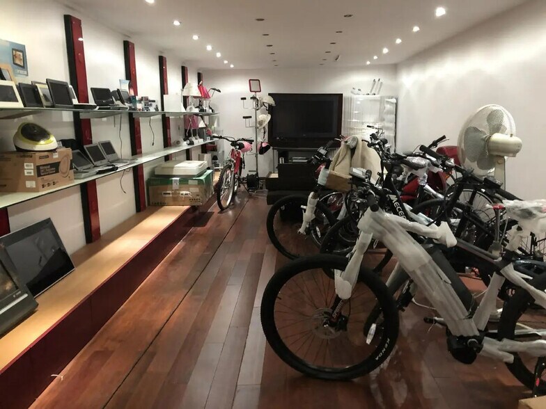 Local d’activités dans Bagnolet à louer - Photo de l’immeuble – Image 2 sur 9
