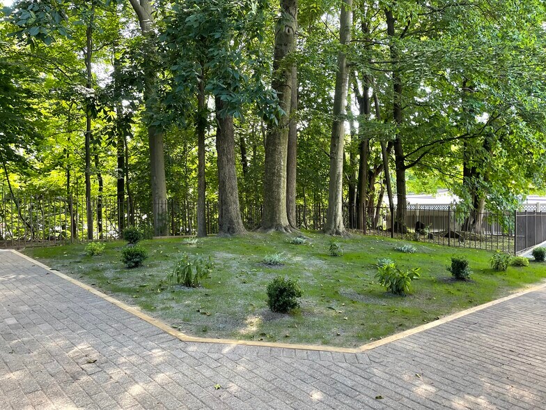 272 N Bedford Rd, Mount Kisco, NY à louer - Photo de l’immeuble – Image 3 sur 17