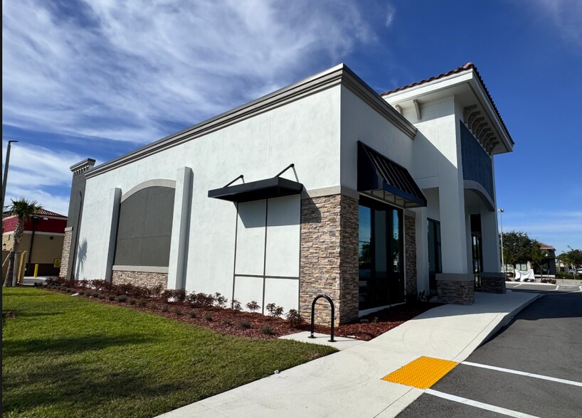 11551 Majestic Palms Blvd, Fort Myers, FL à louer - Photo de l’immeuble – Image 2 sur 4