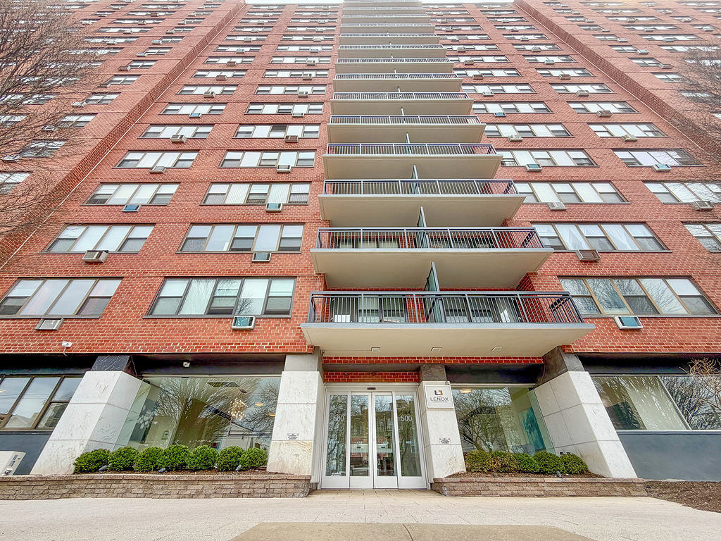 The Lenox portefeuille de 12 biens à vendre sur LoopNet.fr Photo principale– Image 1 sur 7