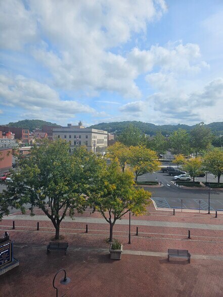 17 Howard St, Cumberland, MD à louer - Photo de l’immeuble – Image 3 sur 16