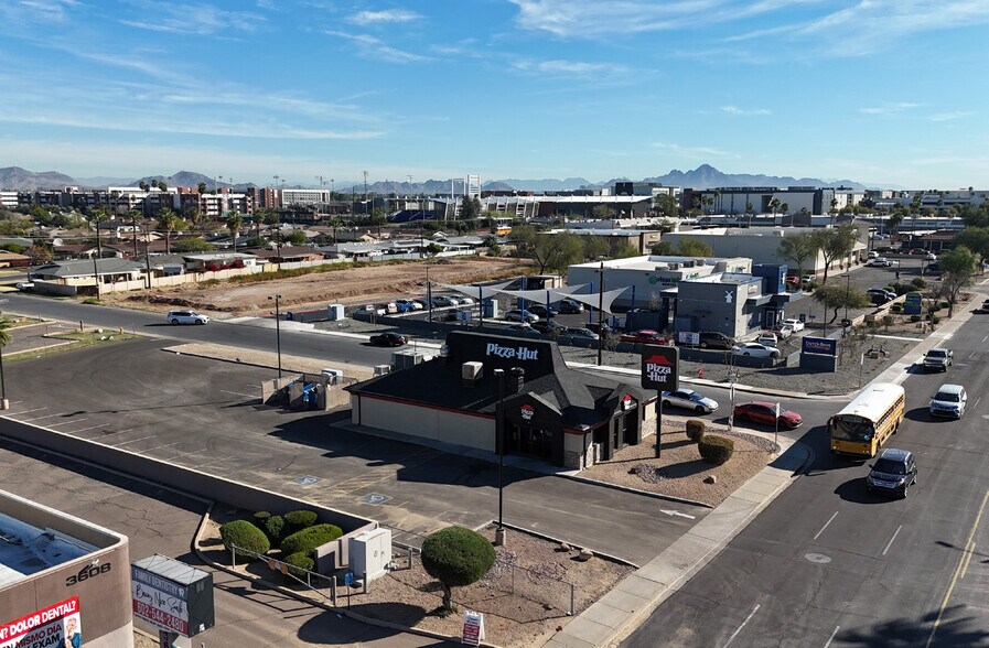 3602 W Camelback Rd, Phoenix, AZ à louer - Photo de l’immeuble – Image 2 sur 6