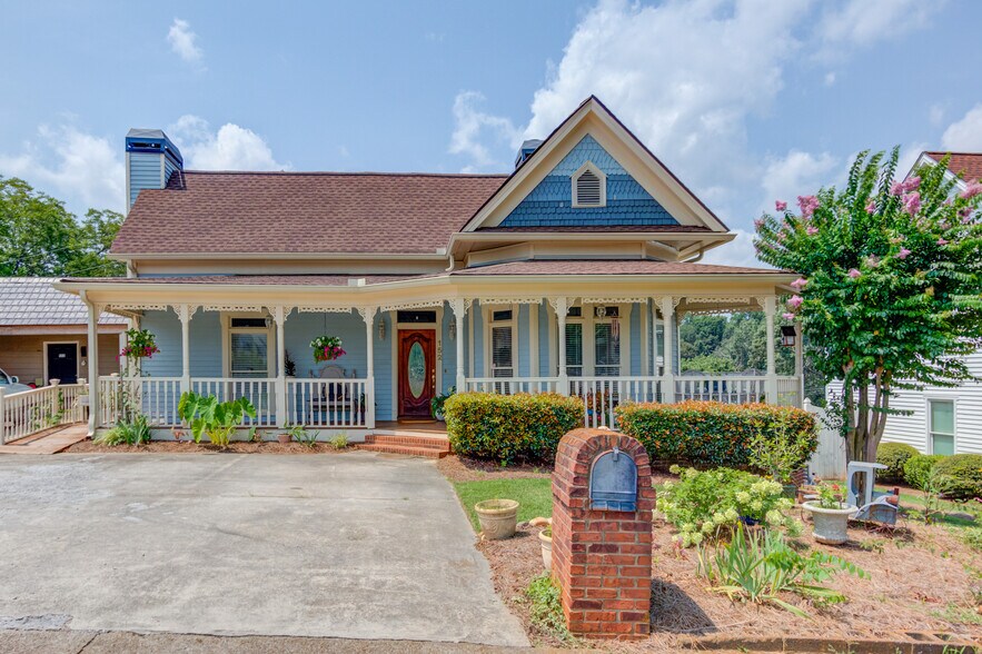 152 E Shadburn Ave, Buford, GA à vendre - Photo de l’immeuble – Image 1 sur 32