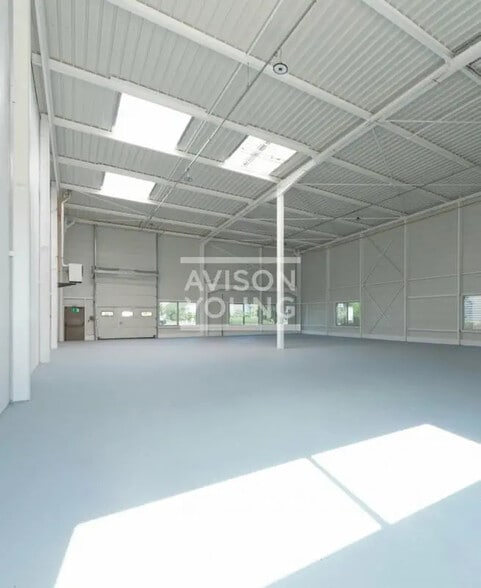 Local d’activités dans Le Blanc-Mesnil à louer - Photo de l’immeuble – Image 2 sur 9