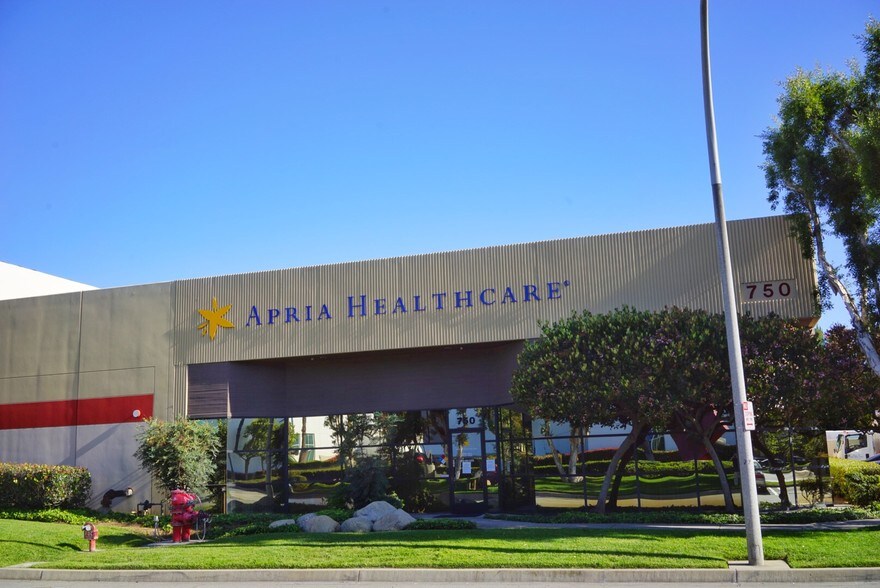 750 Columbia St, Brea, CA à louer - Photo de l’immeuble – Image 3 sur 5