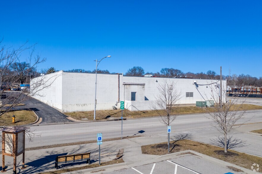 5101 Johnson Dr, Mission, KS à louer - Photo de l’immeuble – Image 3 sur 7