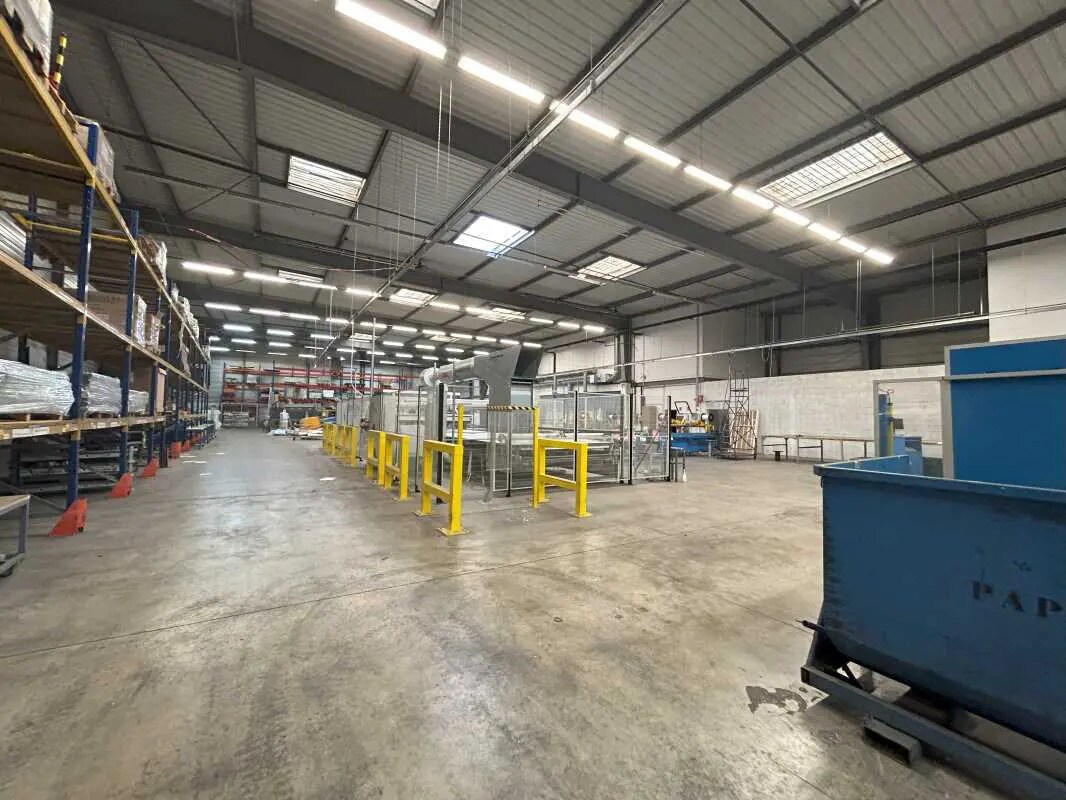 Local d’activités dans La Courneuve à louer Photo de l’immeuble– Image 1 sur 6