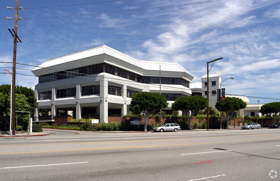 12233 W Olympic Blvd, Los Angeles, CA à louer - Photo de l’immeuble – Image 3 sur 11