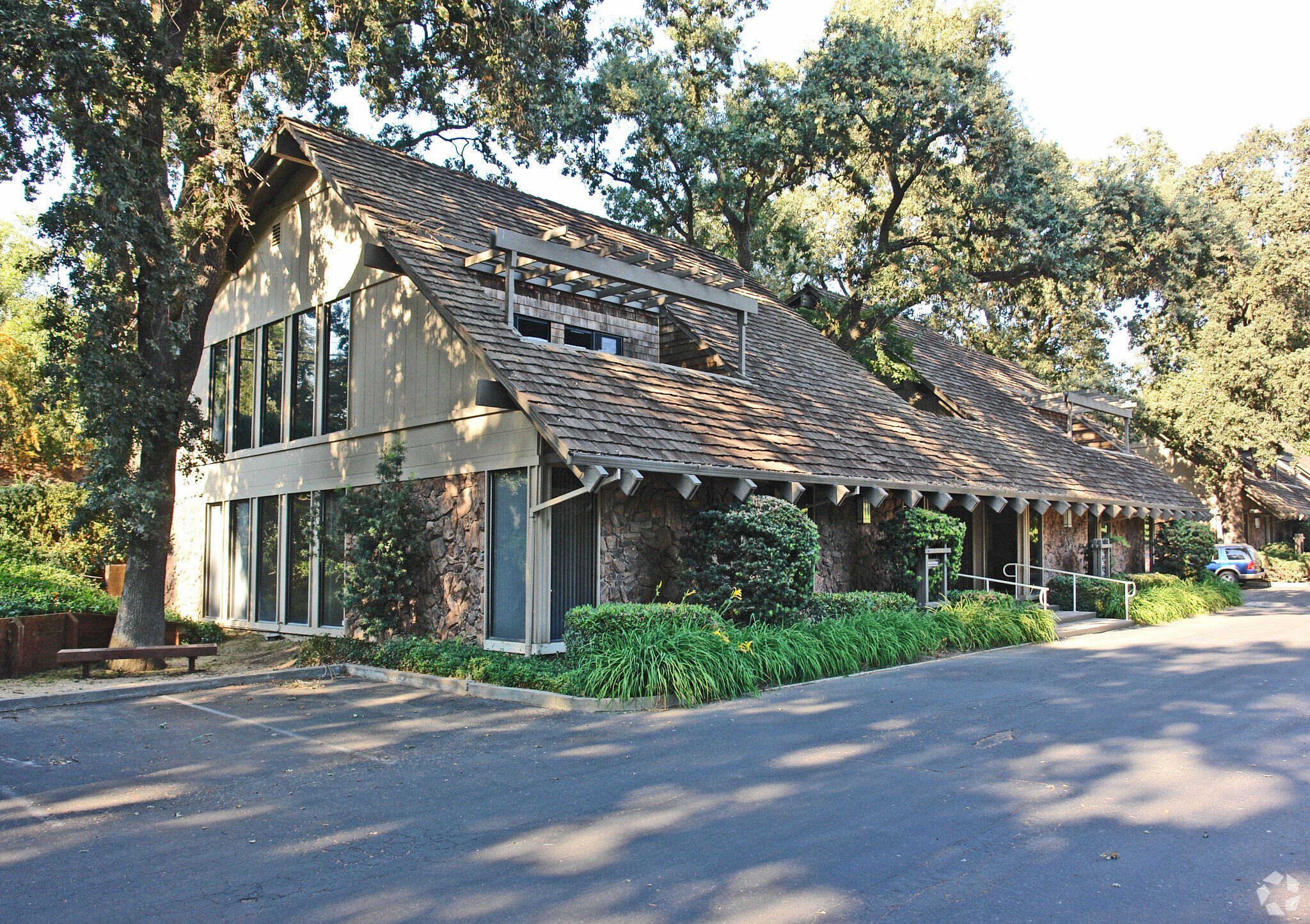 3415 American River Dr, Sacramento, CA à louer Photo principale– Image 1 sur 6