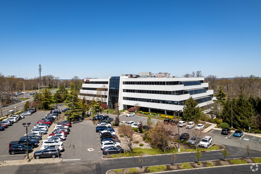 100 Matawan Rd, Matawan, NJ à louer - Photo de l’immeuble – Image 1 sur 15