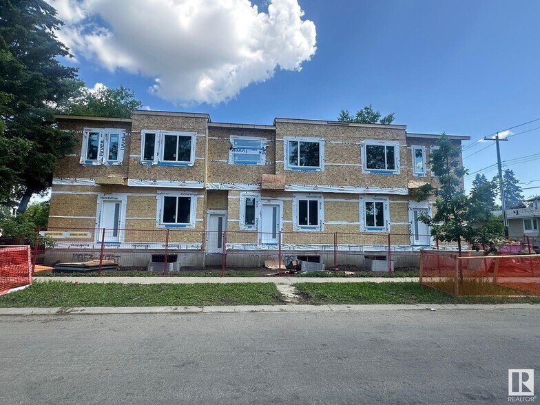 10253 / 55 / 57 147 St NW, Edmonton, AB à vendre - Photo de l’immeuble – Image 2 sur 5