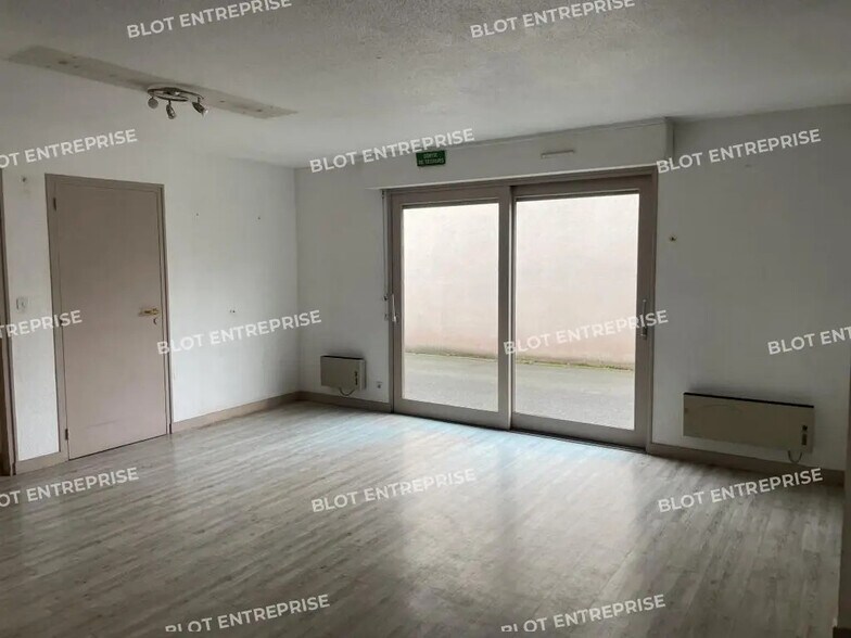 5 Allée Du Commandant Charcot, Montfort-sur-Meu à louer - Photo de l’immeuble – Image 2 sur 11