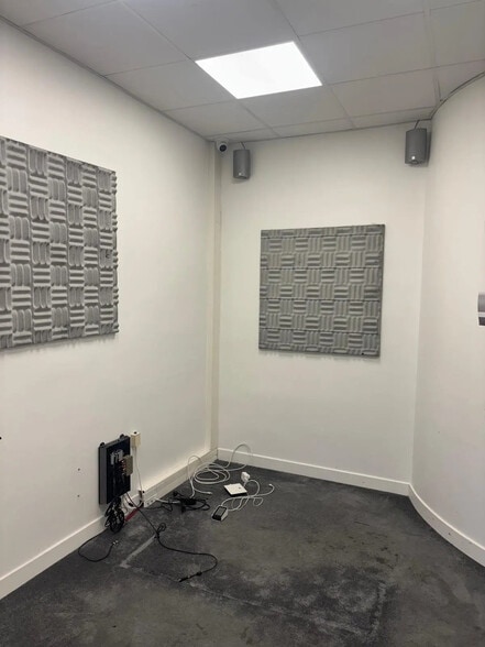 Local commercial dans Paris à louer - Photo intérieure – Image 3 sur 6