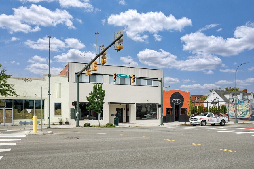 2711 W Broad St, Richmond, VA à louer - Photo de l’immeuble – Image 3 sur 12