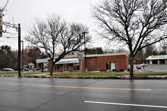 1697 Whitney Ave, Hamden, CT à louer Photo de l’immeuble– Image 1 sur 4